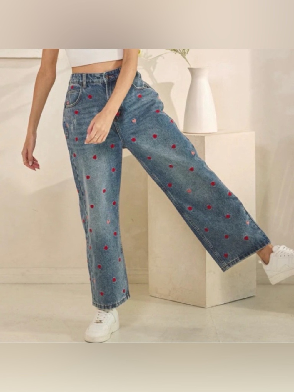 NWOT OLII & HALI Emrboidered Hearts Boyfriend Jeans - Medium